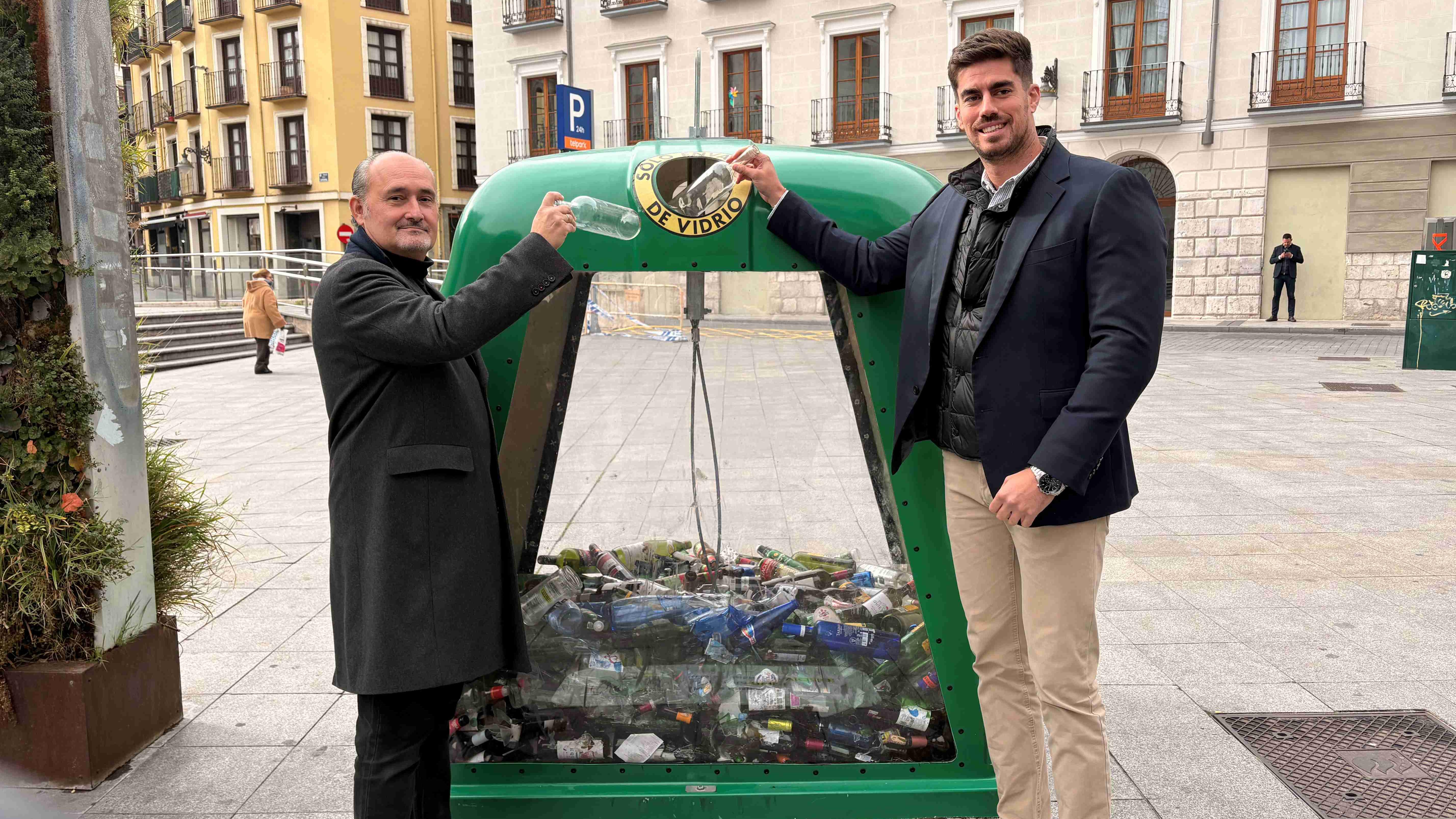 Contenedor transparente en Valladolid